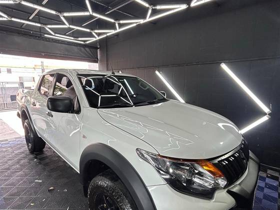 MITSUBISHI L200 TRITON 2.4 16V TURBO DIESEL OUTDOOR GLX CD 4X4 MANUAL